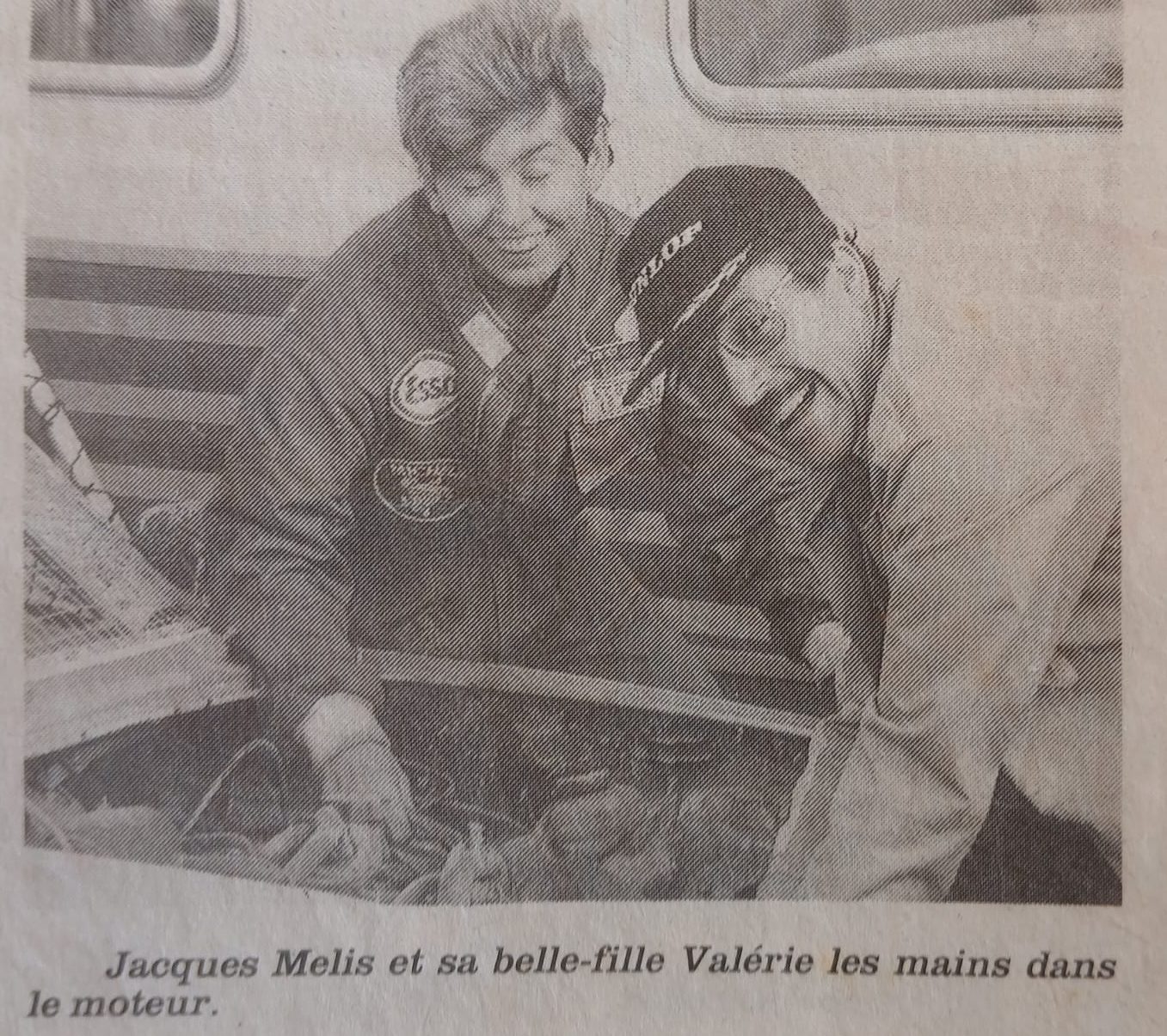 Jacques MELIS et sa belle fille les mains dans le moteur